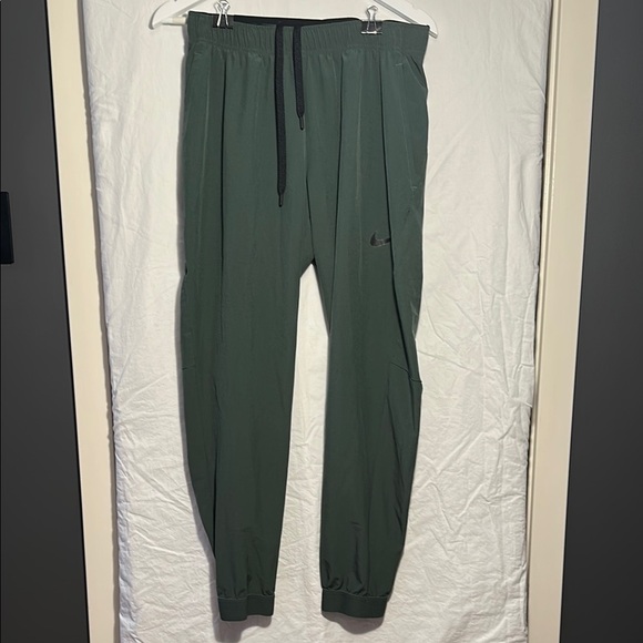 Nike Men's Green Jogger Pants - Picture 1 of 3
